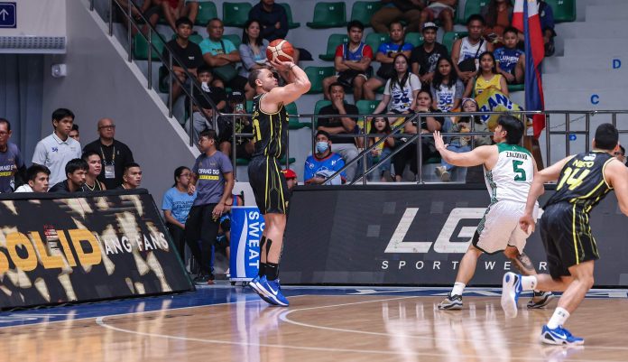 Kelly Williams Lets It Fly as Chot Reyes Raves About His Veteran Big