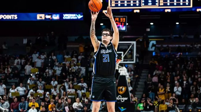 Fan-Favorite Robbie Avila Signs Exhibit 10 Contract With Lakers—But Roster Spot Far From Guaranteed