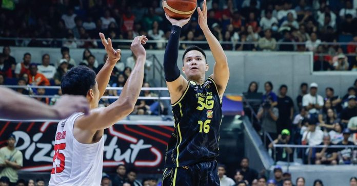 RR Pogoy Throws Out Xs and Os Ahead of Winner-Take -All Game 7 vs. Ginebra