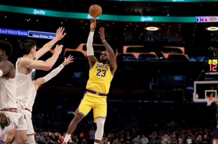 NBA: LeBron James’ Third Consecutive Triple-double Lifts Lakers Past Grizzlies