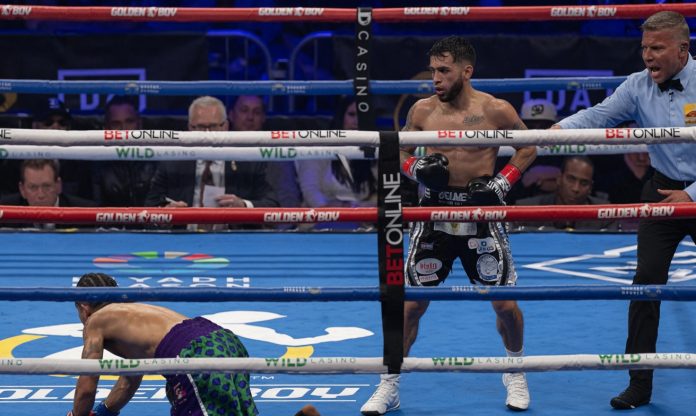 Oscar Collazo Makes Light Work of Last-Minute Joey Canoy Replacement Neider Aguilar