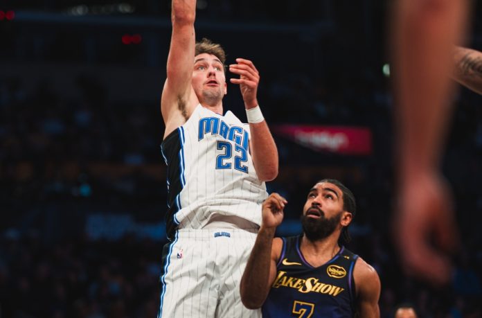 NBA Roundup: Magic Ending in LA and Wild Finish in Charlotte Highlight Friday’s Slate