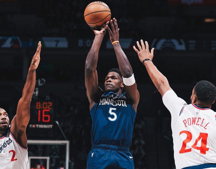 NBA Roundup: Kings Win Again, Wolves Edge Out Clippers, and Bulls Overcome Spurs