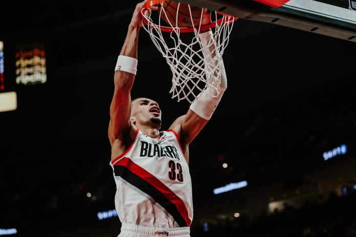 NBA Roundup: Grizzlies Survive Rockets, Blazers Blow Out Magic, Cavs Rout Hawks