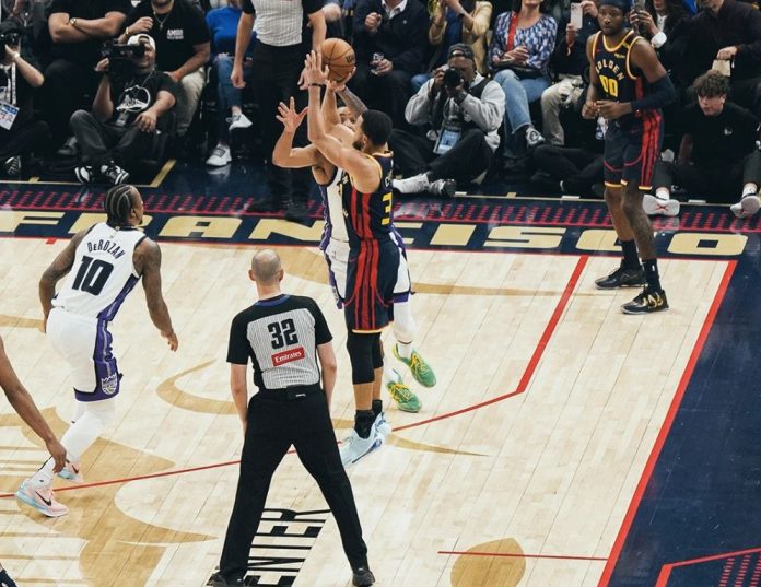 NBA Roundup: Steph Curry Makes History, Bucks Throttle Lakers, Wizards Stun Pistons